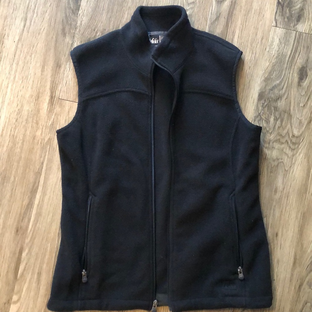REI black vest